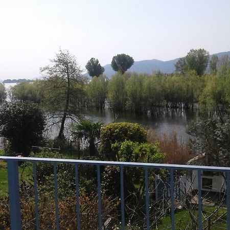 Una Finestra Sul Lago..Appartamento Verbania Luaran gambar
