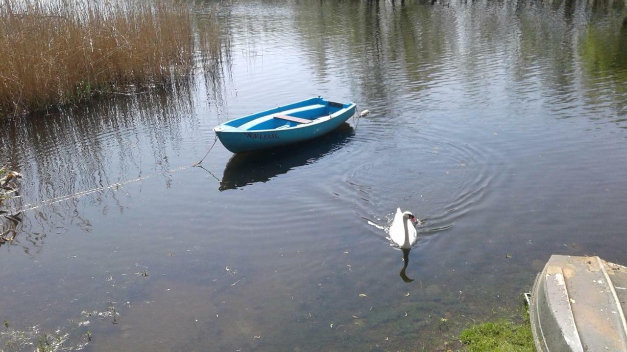 Una Finestra Sul Lago..Appartamento Verbania Luaran gambar