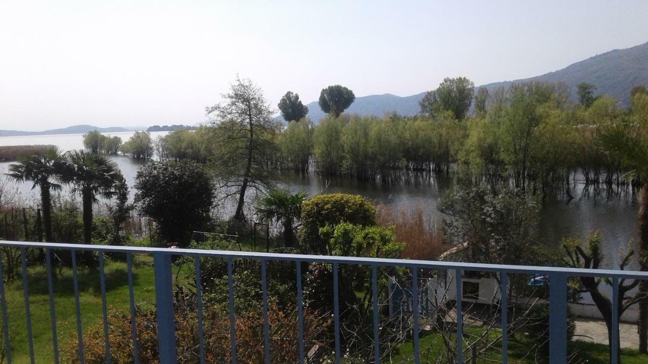 Una Finestra Sul Lago..Appartamento Verbania Luaran gambar